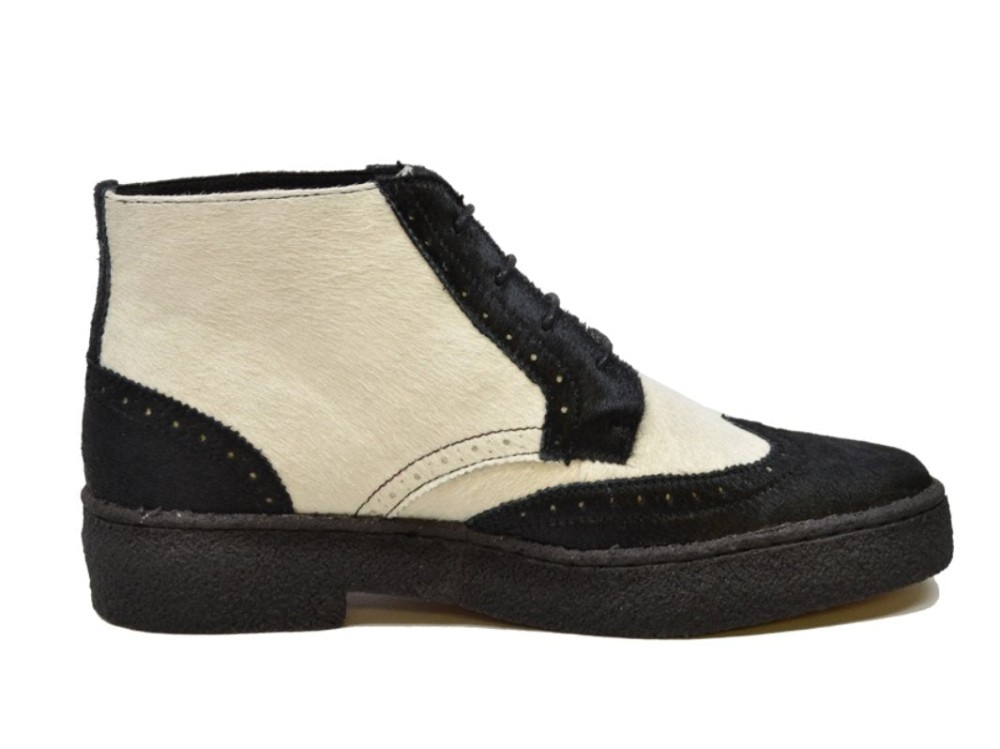 British Walkers Men's Pony & Baby Lama Black & White Skin (2)