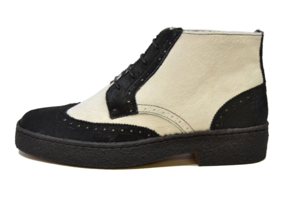 British Walkers Men's Pony & Baby Lama Black & White Skin (3)