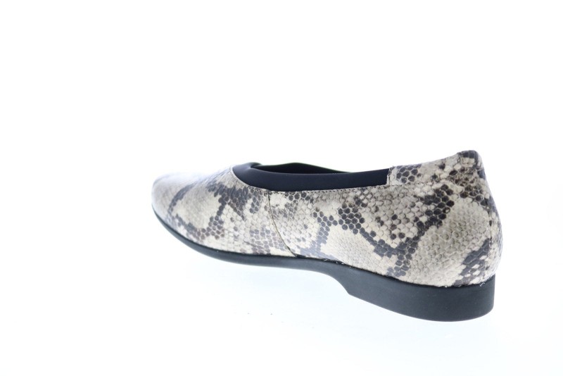 Clarks Un Darcey Ease 26146143 Womens Brown Leather Loafer Flats Shoes (2)